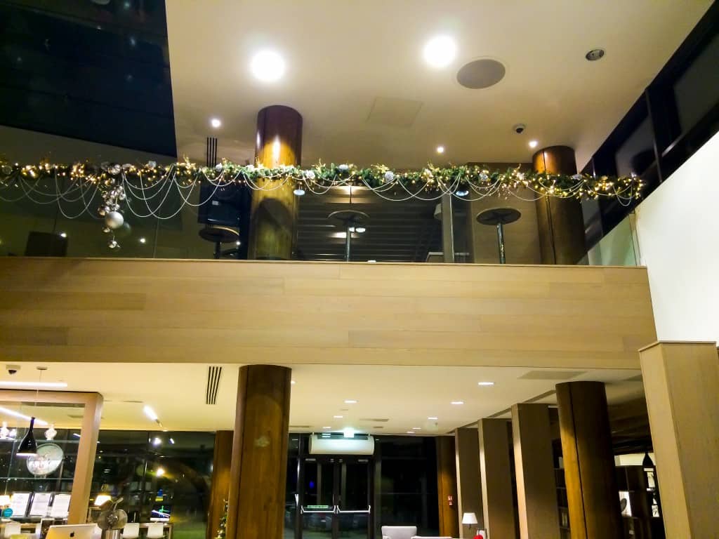 Balcony-Christmas-Garland-1024x768