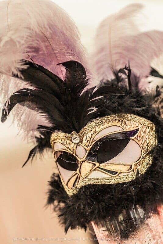 Masquerade-themed-decoration