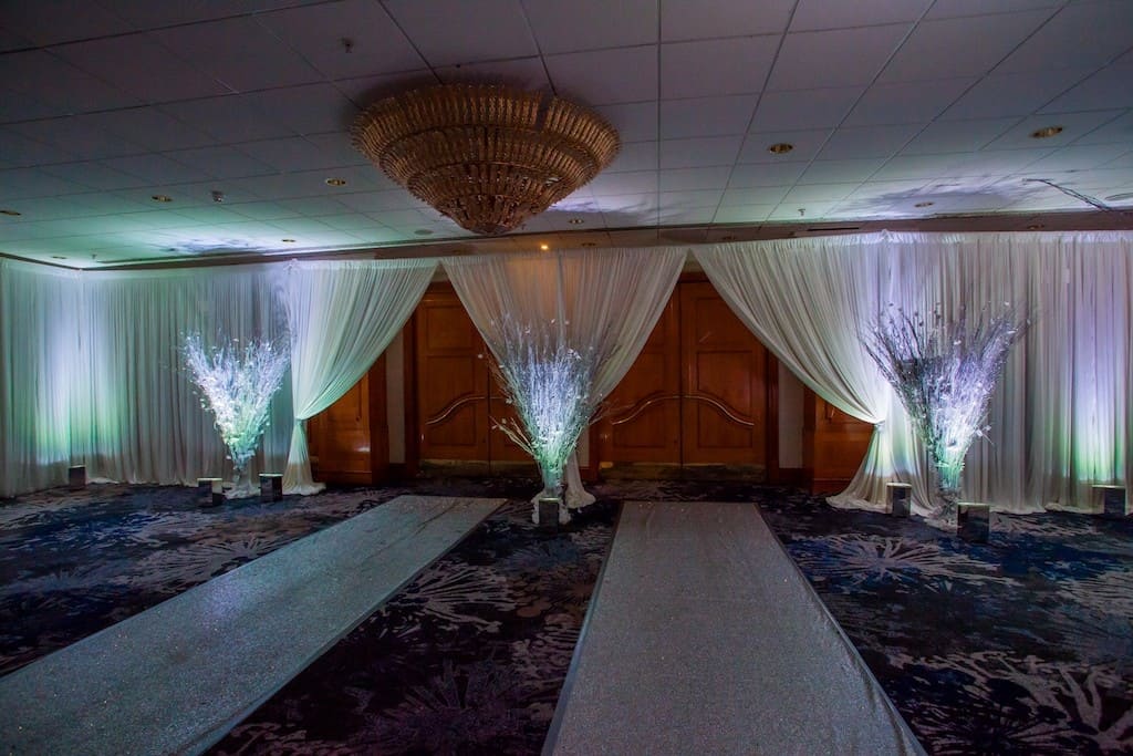 white-wall-curtain-draping-eventologists