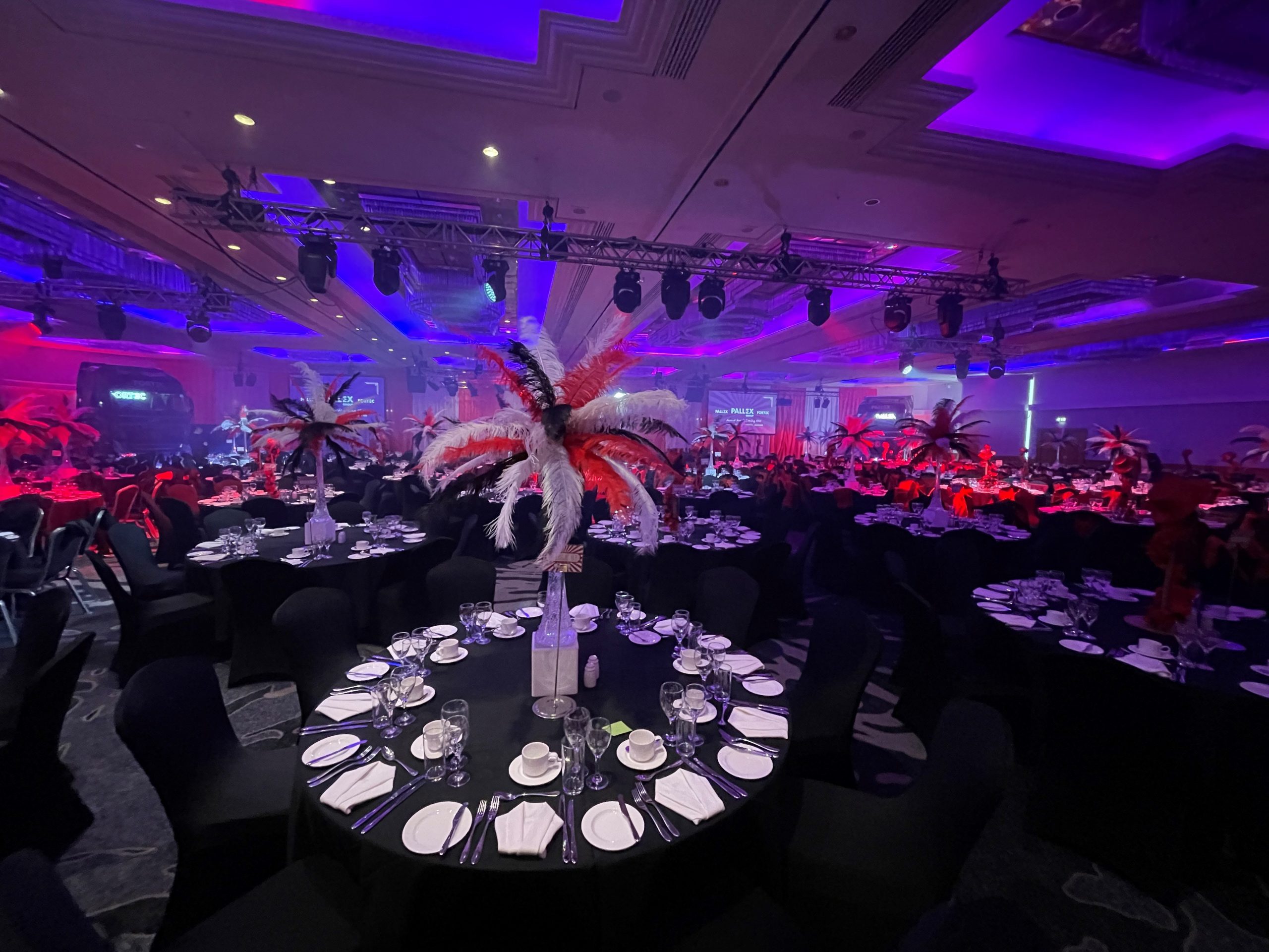 Eventologists Black Red White Feather Table Centre