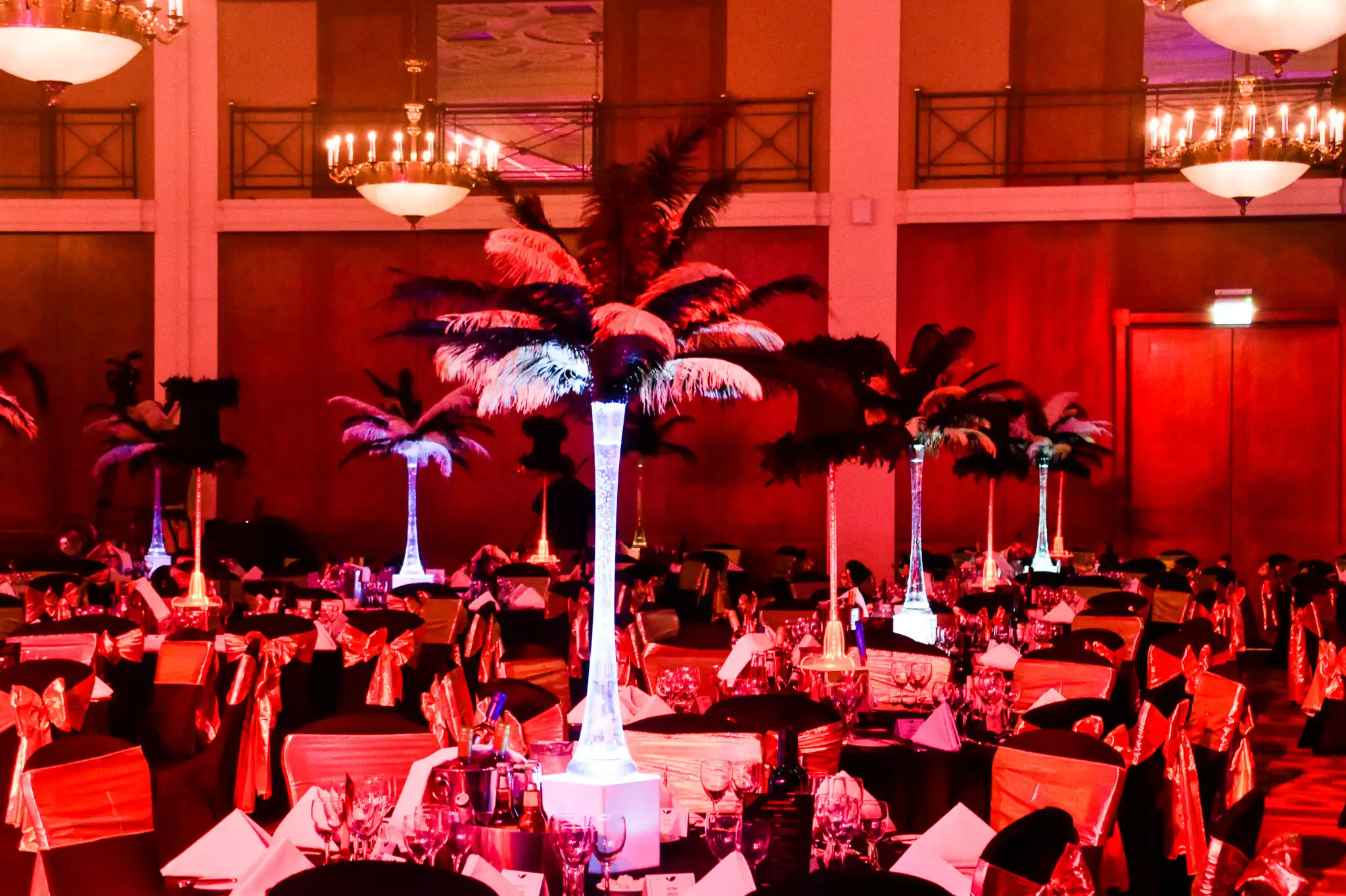 Eventologists Black White Feather Table Centre
