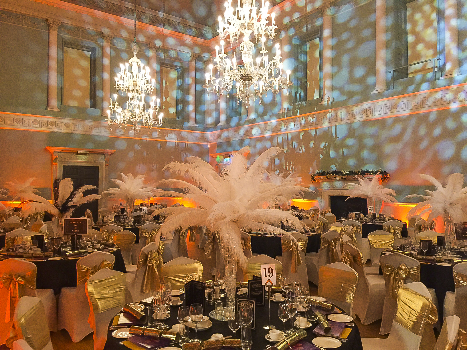 Eventologists White Feather Table Centre (2)