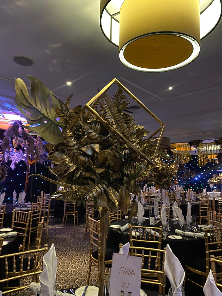 Eventologists Gold Foliage Deco Cube Table Centre