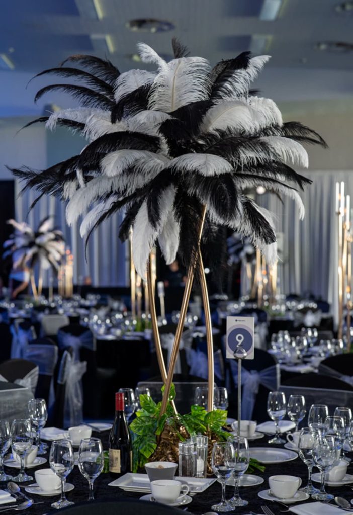 Eventologists0oversized Feathers Table Centres