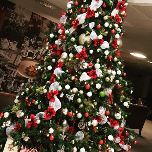Eventologists-Christmas-Tree-Hire-Red-Christmas-Decorations (1)