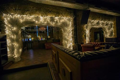 Eventologists-Christmas-Twinkle-Twig-Archway-Hire