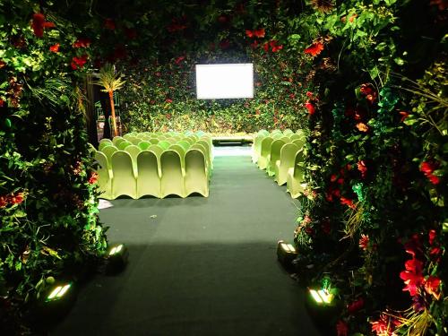 Eventologists-Conference-Design-Sustainable-Event-Design-Amazon-Themed-Room