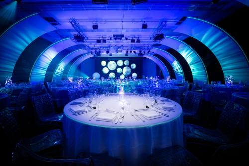 Eventologists-Gala-Dinner-Hire-And-Award-Dinner-Table-Decor-QE11-London